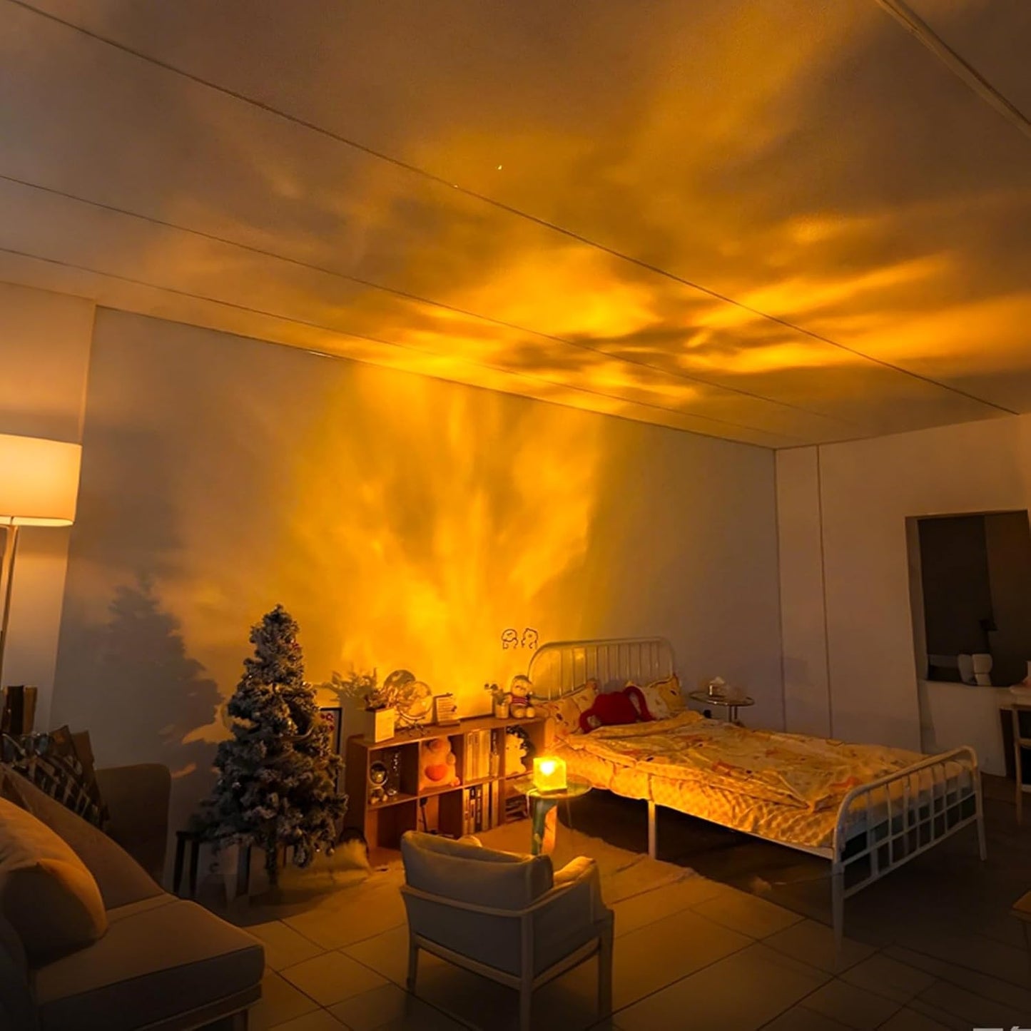 Transform Your Space with the Ocean Wave Projector Light - 16-Color LED Cube Lamp for Relaxation and Ambiance
